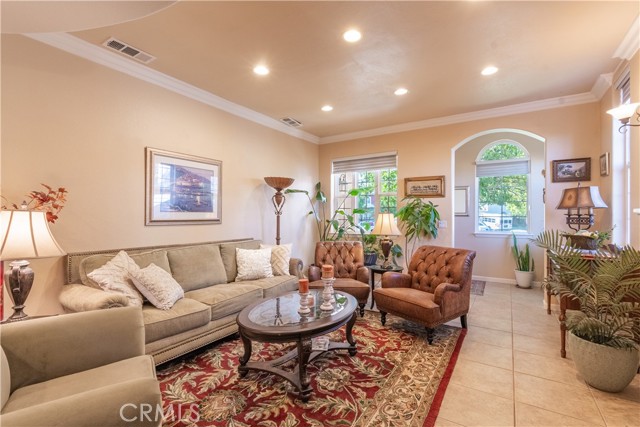 Detail Gallery Image 11 of 28 For 611 Larkfield Pl, Paso Robles,  CA 93446 - 5 Beds | 2/1 Baths