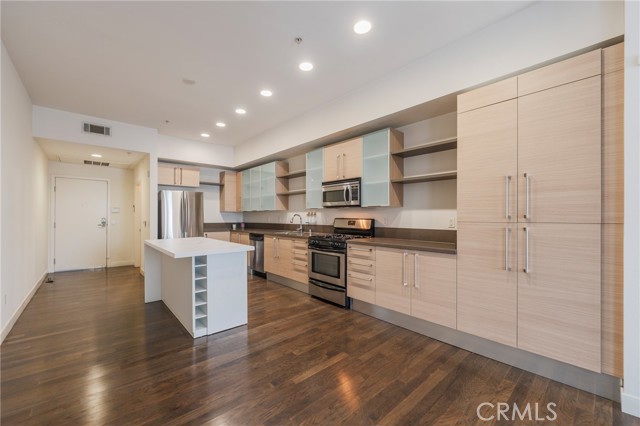 Detail Gallery Image 10 of 38 For 1234 Wilshire Bld #127,  Los Angeles,  CA 90017 - 1 Beds | 1 Baths