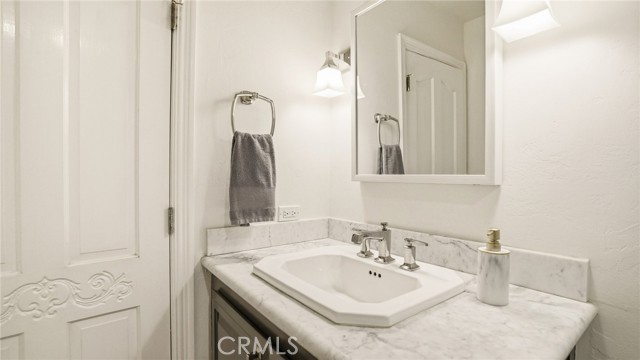 Detail Gallery Image 36 of 74 For 4548 Ellenboro, Woodland Hills,  CA 91364 - 4 Beds | 4/1 Baths