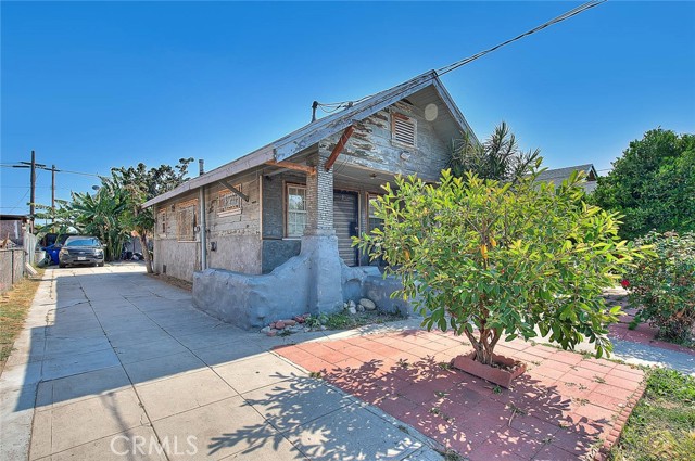 702 52nd Street, Los Angeles, California 90037, 2 Bedrooms Bedrooms, ,1 BathroomBathrooms,Single Family Residence,For Sale,52nd,TR24106397