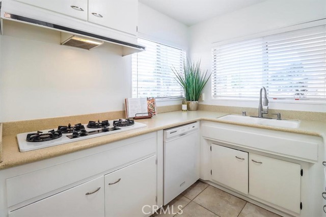 Detail Gallery Image 8 of 20 For 1870 Burch Ave, Simi Valley,  CA 93063 - 3 Beds | 2 Baths