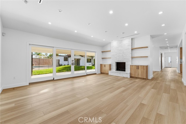 Detail Gallery Image 7 of 48 For 19510 Merridy, Northridge,  CA 91324 - 6 Beds | 6/1 Baths