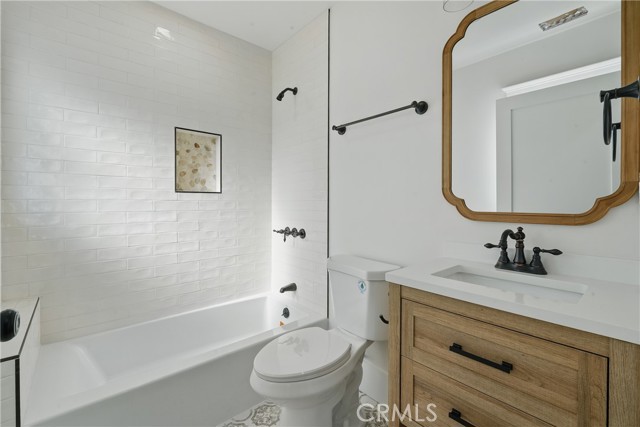 2111 S Bronson Ave, Los Angeles CA: https://media.crmls.org/medias/434aa8df-10ce-4824-b1d9-12ffb0b7f5ed.jpg