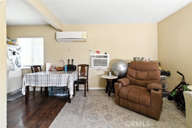 8876 Cypress Avenue, Riverside CA: https://media.crmls.org/medias/434b6587-ca4b-41a4-a75a-2ecfac6873ff.jpg