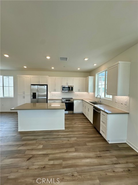 Detail Gallery Image 4 of 18 For 5974 Altyn, Corona,  CA 92880 - 4 Beds | 3/1 Baths