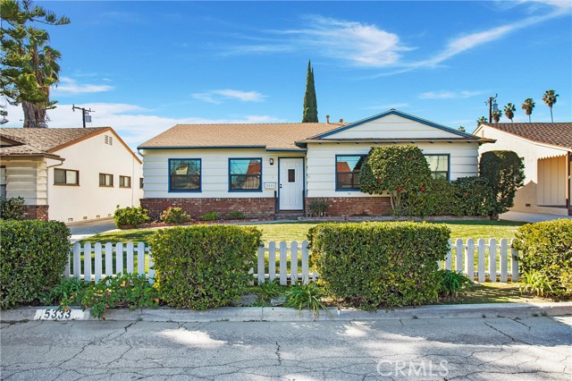 White picket fence perfection!