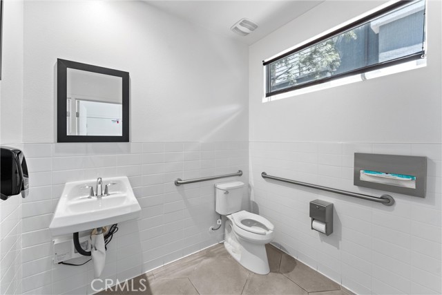 206 Alamo Court, Long Beach CA: https://media.crmls.org/medias/434ce7f5-1ee9-4686-aa35-57e932409ca7.jpg