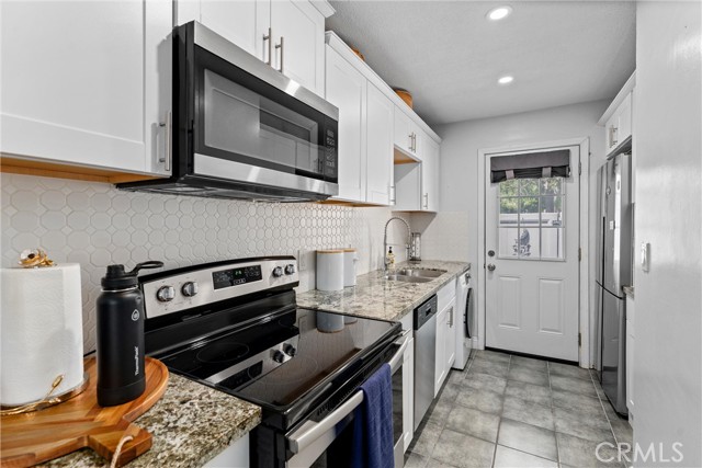Detail Gallery Image 12 of 27 For 9811 Continental Dr, Huntington Beach,  CA 92646 - 1 Beds | 1 Baths