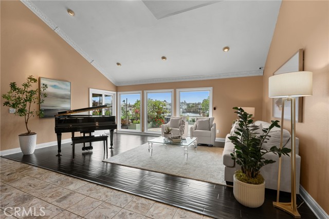 Detail Gallery Image 20 of 55 For 3562 Venture Dr, Huntington Beach,  CA 92649 - 4 Beds | 2/1 Baths