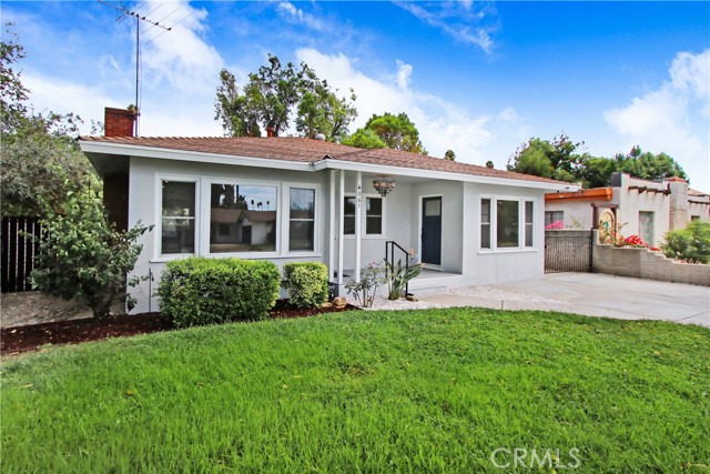 Detail Gallery Image 2 of 29 For 4061 Maplewood Pl, Riverside,  CA 92506 - 3 Beds | 2 Baths