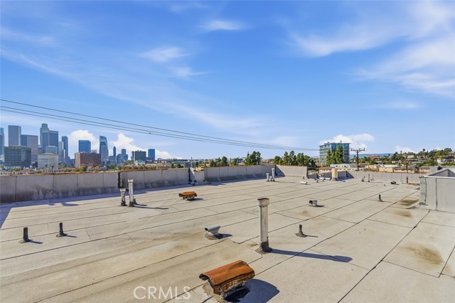 Image 21 of 26 For 939 College  