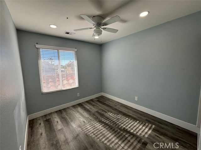 Detail Gallery Image 13 of 16 For 17262 Russo Ct, Fontana,  CA 92336 - 4 Beds | 3 Baths