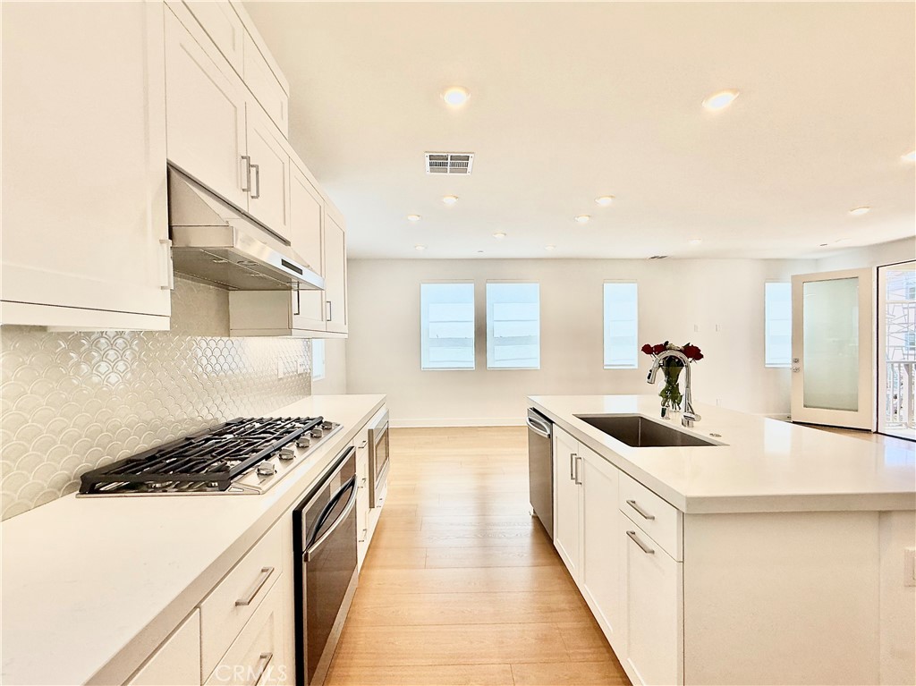 https://media.crmls.org/medias/434e9b4e-095d-4e8b-b777-7de0a595774b.jpg?preset=X-Large