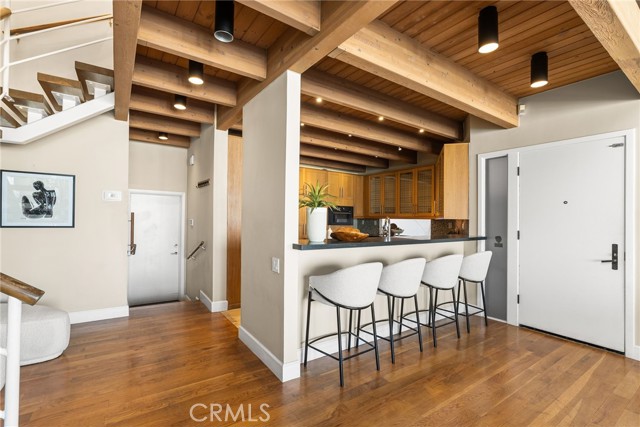 Detail Gallery Image 11 of 48 For 7008 W Oceanfront, Newport Beach,  CA 92663 - 5 Beds | 3/1 Baths