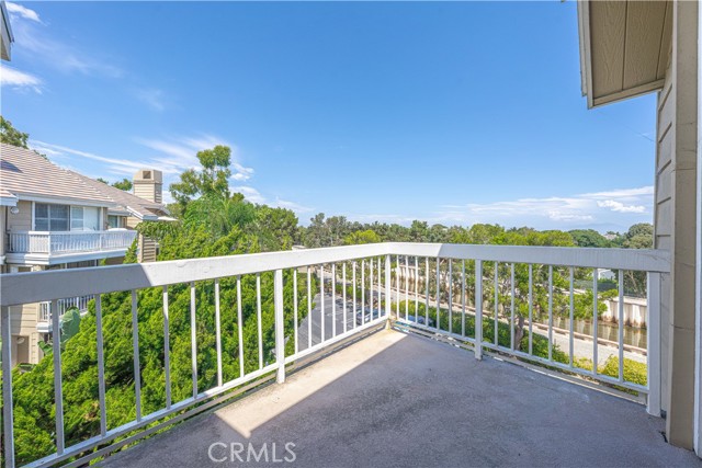 20251 Cape Coral Lane, Huntington Beach CA: https://media.crmls.org/medias/434ffd99-80ed-431e-8504-f1a4dd7c053d.jpg