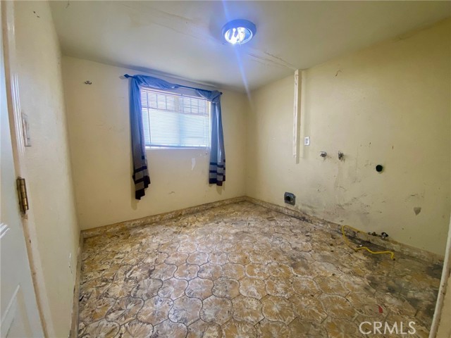 Detail Gallery Image 15 of 17 For 10118 Laurel Canyon Bld, Pacoima,  CA 91331 - 3 Beds | 1 Baths