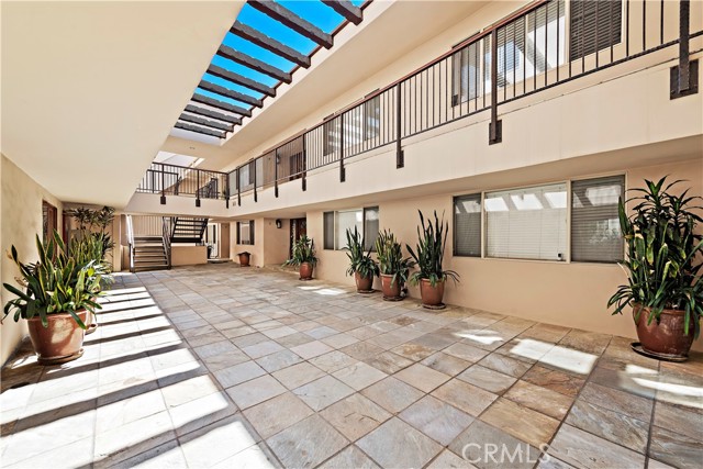 2037 Coast Hwy, Laguna Beach CA: https://media.crmls.org/medias/435037bf-af82-4285-b243-46751b928375.jpg
