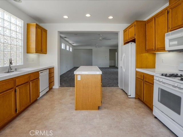 Detail Gallery Image 14 of 62 For 248 Four Season Bld, Hemet,  CA 92545 - 2 Beds | 2 Baths