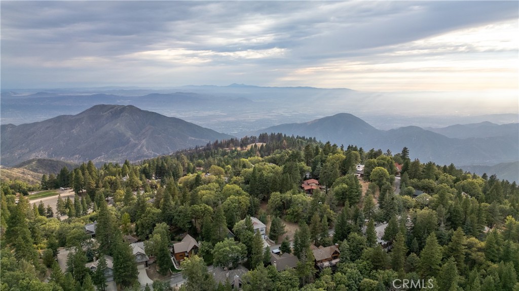 https://media.crmls.org/medias/4350bf9b-6b04-4099-a9f7-d66b51a09e81.jpg?preset=X-Large