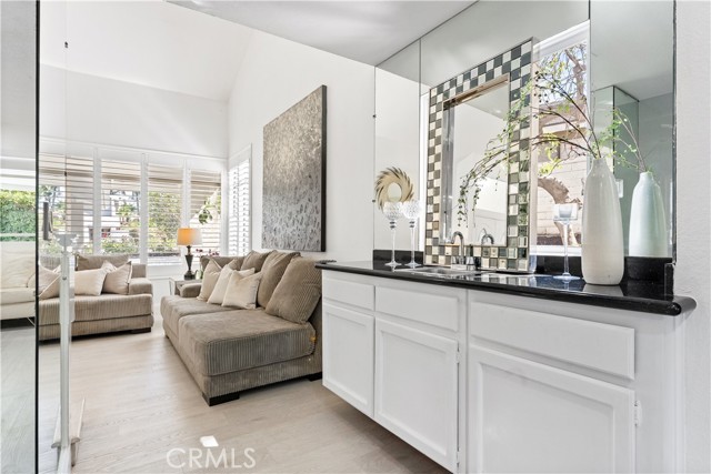 24652 Ashland Drive, Laguna Hills CA: https://media.crmls.org/medias/43519ae0-1a1e-49d8-8a0d-984a4e463c2e.jpg