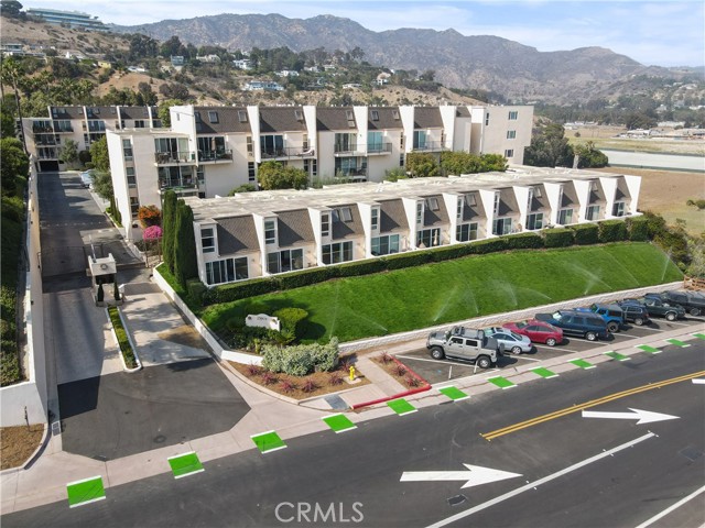 Detail Gallery Image 2 of 38 For 23901 Civic Center, Malibu,  CA 90265 - 2 Beds | 1/1 Baths