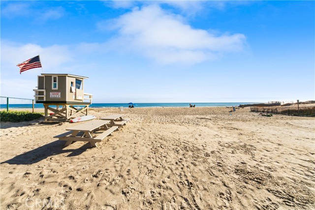 6216 Tapia Drive, Malibu CA: https://media.crmls.org/medias/4353597e-cc5d-4c97-bb69-160c8be5be36.jpg