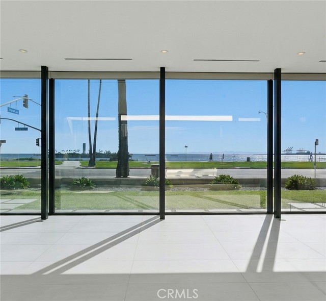 Detail Gallery Image 5 of 16 For 2767 E Ocean, Long Beach,  CA 90803 - 5 Beds | 4 Baths