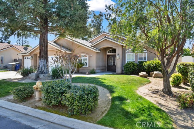 122 East, Madera CA: https://media.crmls.org/medias/435405ce-c7da-4709-b53c-e02a07b6c73d.jpg