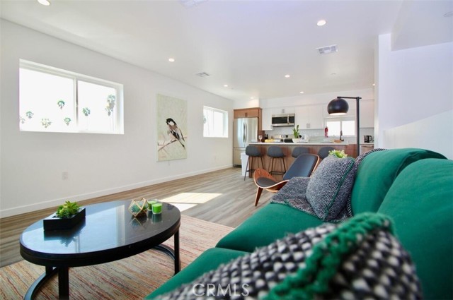 Detail Gallery Image 9 of 23 For 1416 S Cloverdale, Los Angeles,  CA 90019 - 3 Beds | 3 Baths