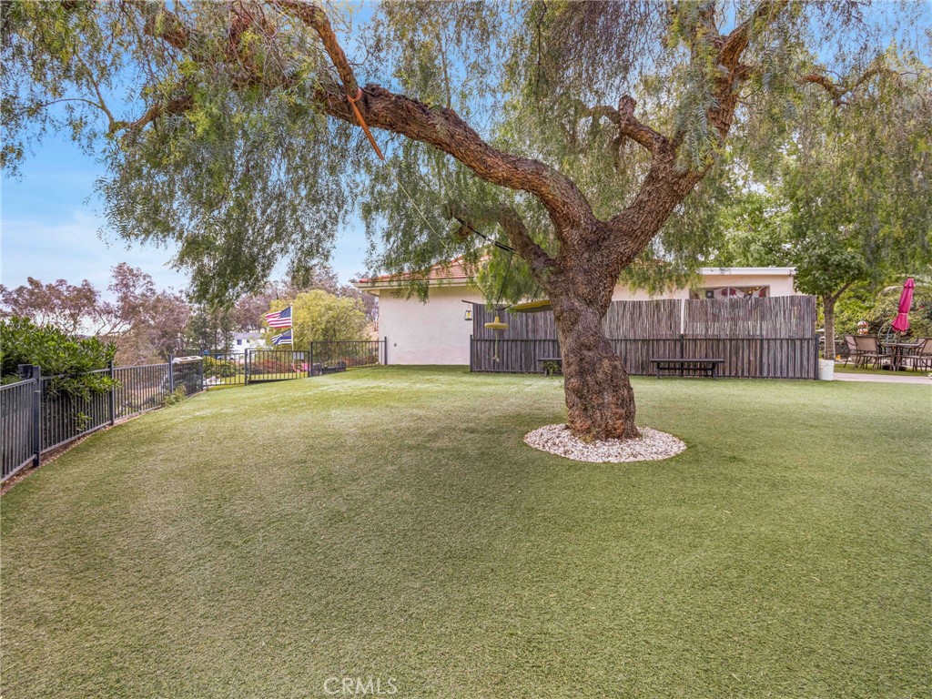 https://media.crmls.org/medias/43549418-9426-4f16-a4fd-af98a59ba911.jpg?preset=X-Large