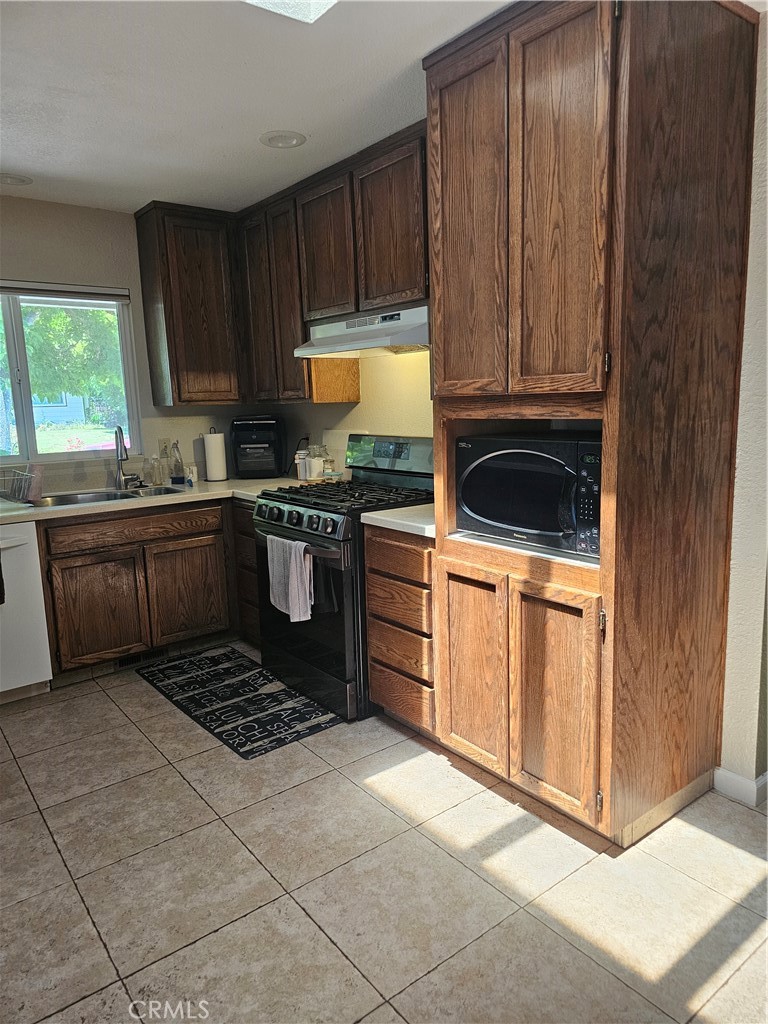 https://media.crmls.org/medias/435512f4-8181-4a4f-8711-cb35b3cd17dc.jpg?preset=X-Large