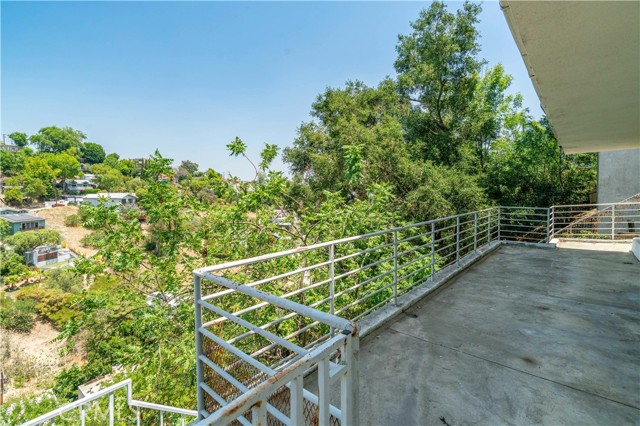 728 Quail Drive, Los Angeles CA: https://media.crmls.org/medias/43551c44-389d-4da8-92a8-f3b8eba36a1f.jpg
