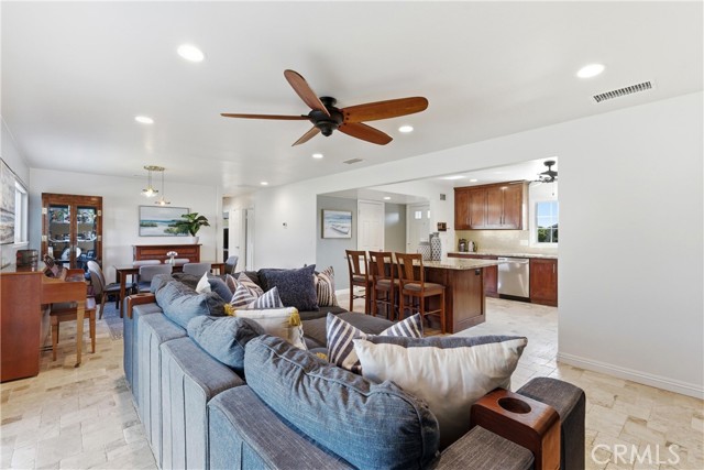 Detail Gallery Image 17 of 39 For 17441 Jefferson Ln, Huntington Beach,  CA 92647 - 3 Beds | 2 Baths