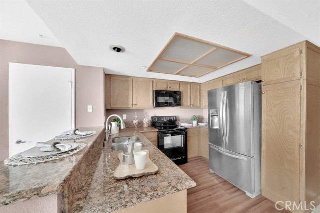 Detail Gallery Image 7 of 29 For 104 S Cross Creek #M, Orange,  CA 92869 - 1 Beds | 1 Baths