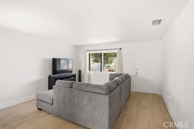 Detail Gallery Image 4 of 25 For 1635 Carmel Circle West, Upland,  CA 91784 - 2 Beds | 2 Baths