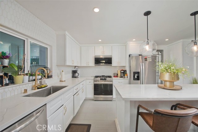 Detail Gallery Image 12 of 49 For 2057 Woodglen St, Simi Valley,  CA 93065 - 4 Beds | 2/1 Baths