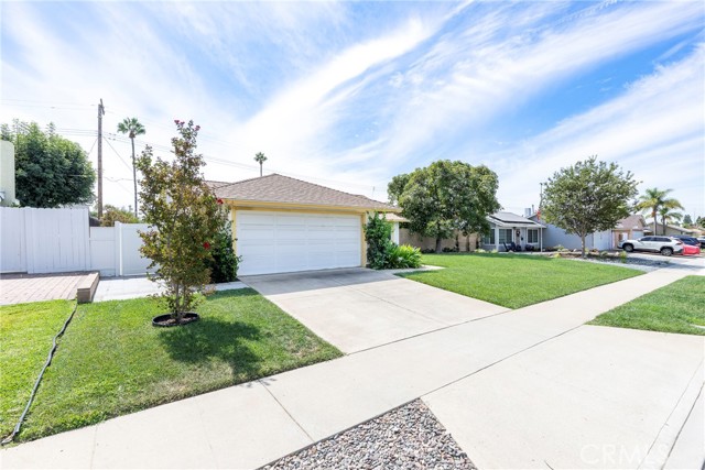 Detail Gallery Image 3 of 32 For 2310 E Chestnut Ave, Orange,  CA 92867 - 3 Beds | 2 Baths