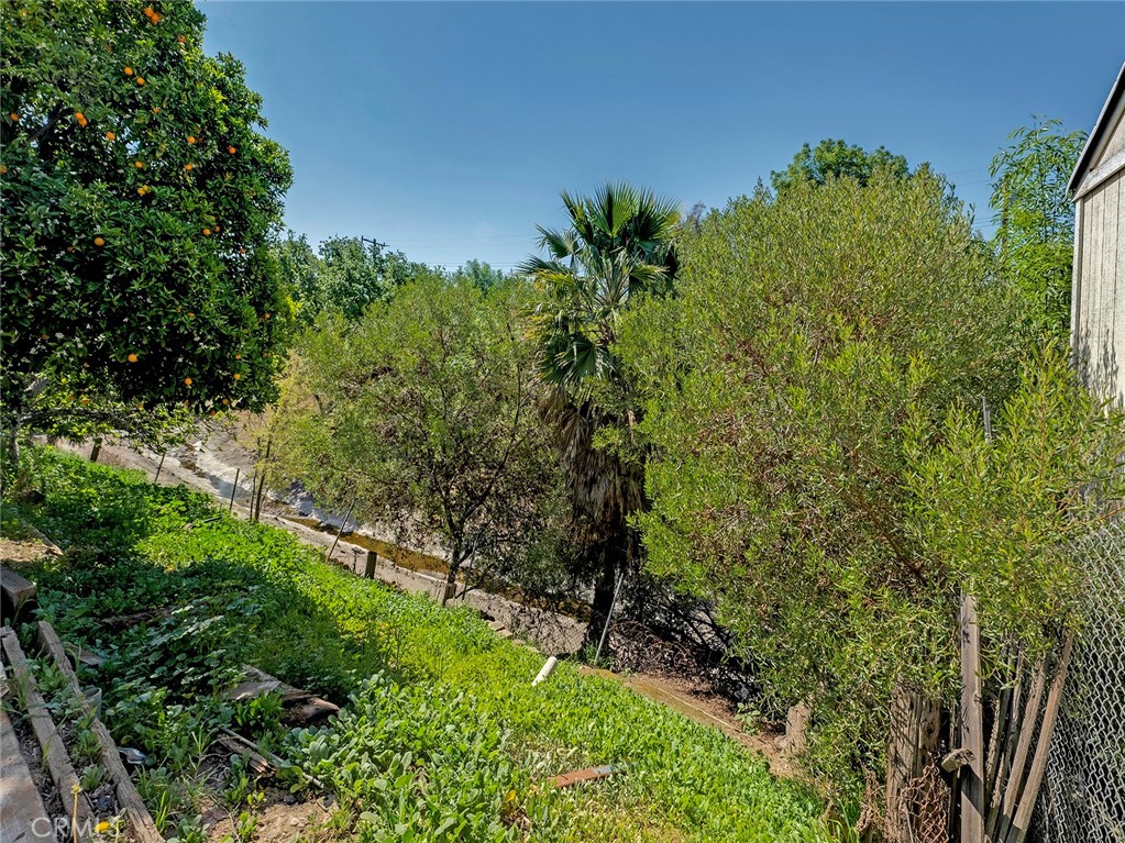 https://media.crmls.org/medias/43577ab7-9c69-4e7d-bb60-232585c20d74.jpg?preset=X-Large