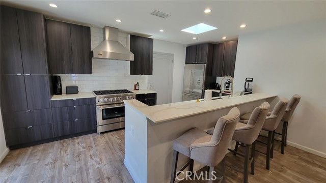 Detail Gallery Image 2 of 8 For 2560 S Bentley Ave, Los Angeles,  CA 90064 - 3 Beds | 2 Baths