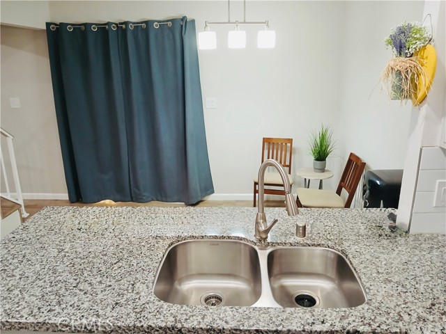 Detail Gallery Image 3 of 16 For 2617 Pinon Springs Cir #B,  Bakersfield,  CA 93309 - 2 Beds | 2 Baths