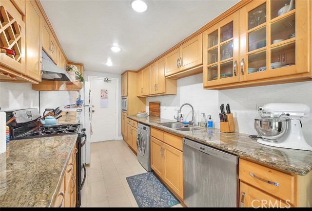 330 W California Boulevard, Pasadena CA: https://media.crmls.org/medias/4357da28-c616-492a-bed4-4540fc7bbf18.jpg