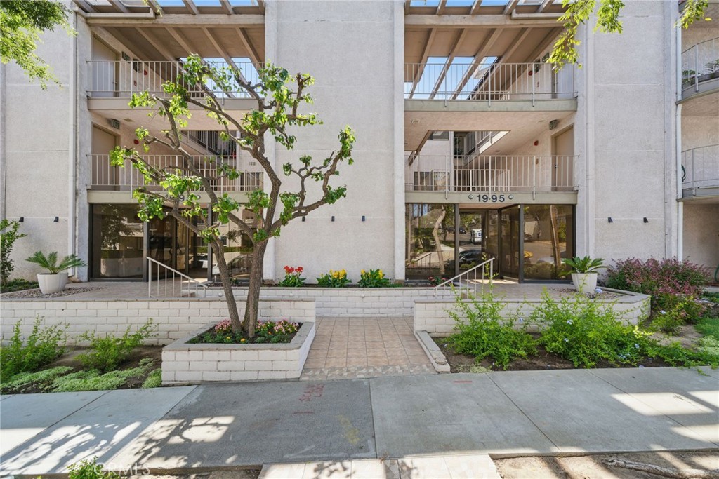 1995 Molino Avenue #301