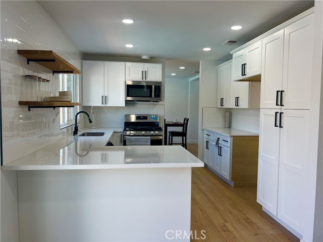 Detail Gallery Image 5 of 17 For 6105 N Walnut, San Bernardino,  CA 92407 - 3 Beds | 2/1 Baths