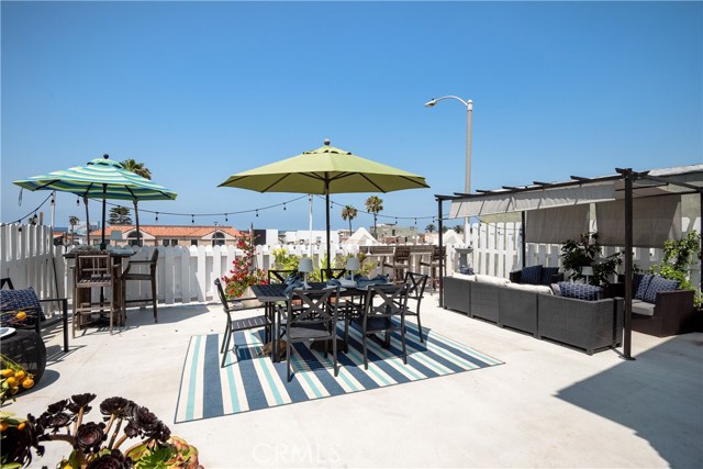 1011 Manhattan Avenue, Hermosa Beach, California 90254, 4 Bedrooms Bedrooms, ,2 BathroomsBathrooms,Residential,Sold,Manhattan,SB21155625