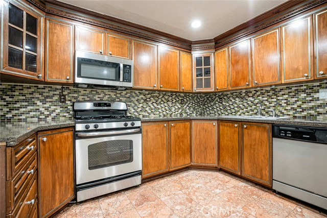 16940 Chatsworth Street, Granada Hills CA: https://media.crmls.org/medias/4359cc28-2bfa-49e9-8539-b744dc9aa750.jpg
