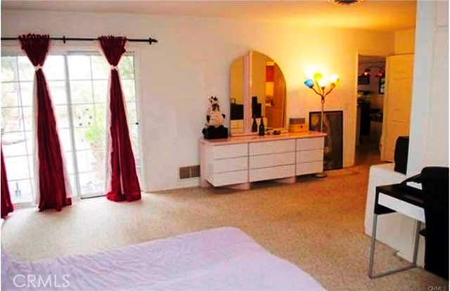 3585 Shadow Grove Road, Pasadena CA: https://media.crmls.org/medias/4359e0c8-40e6-493f-bfbc-3a41d67aca28.jpg