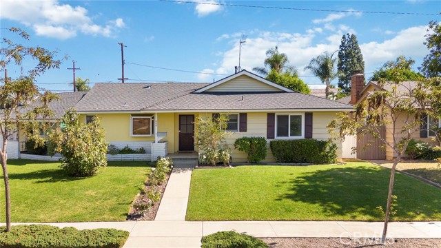 Detail Gallery Image 1 of 15 For 600 Linden Way, Brea,  CA 92821 - 3 Beds | 3 Baths