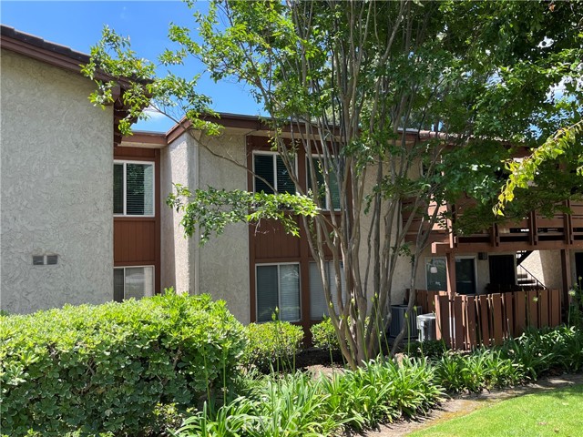 3719 Country Club Drive, Long Beach CA: https://media.crmls.org/medias/435a92af-e2d4-4c17-bc7d-fcb2f11bed00.jpg