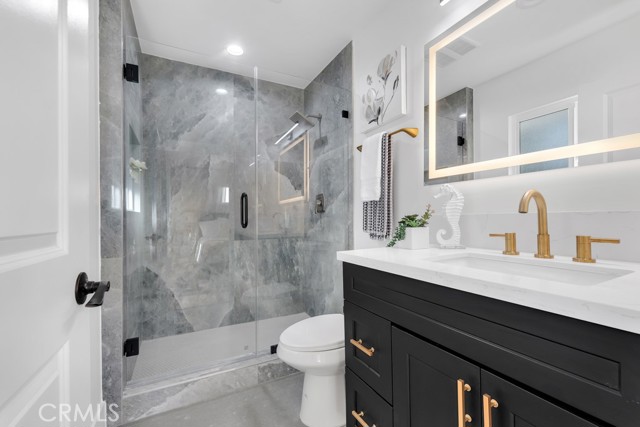 Detail Gallery Image 23 of 41 For 11722 Hayvenhurst, Granada Hills,  CA 91344 - 4 Beds | 3 Baths