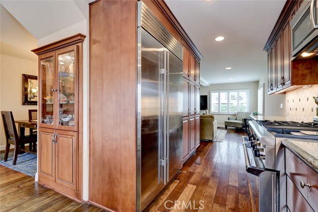 Formal dining room next to kitchen